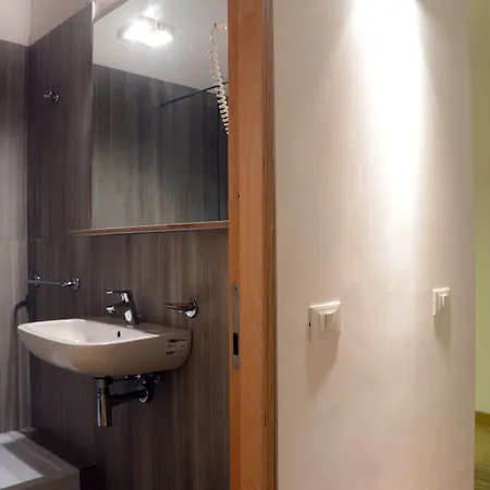 Le Stanze Del 3* Como